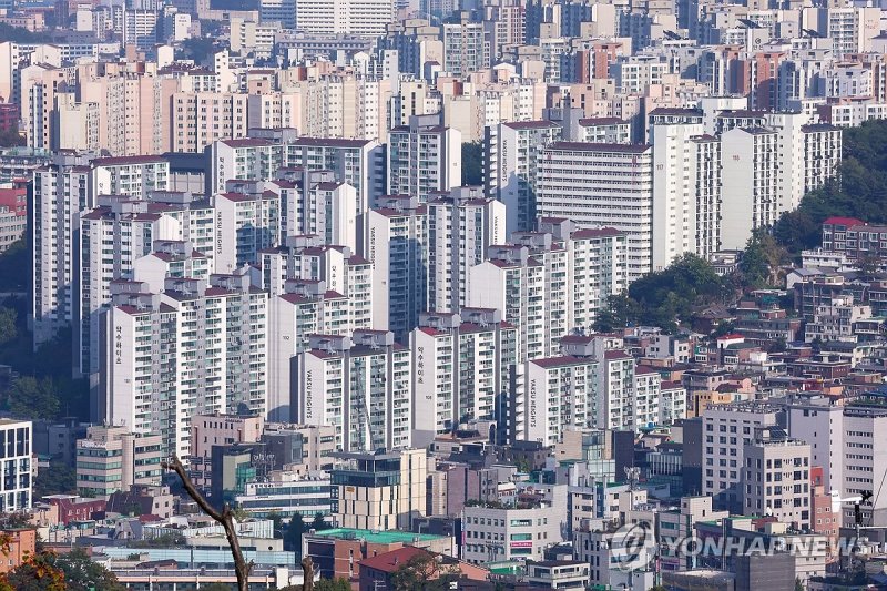 지난 17일 서울 시내 아파트. 연합뉴스.