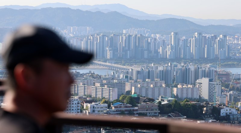 서울 남산공원에서 바라본 서울 시내 아파트 모습. 뉴시스