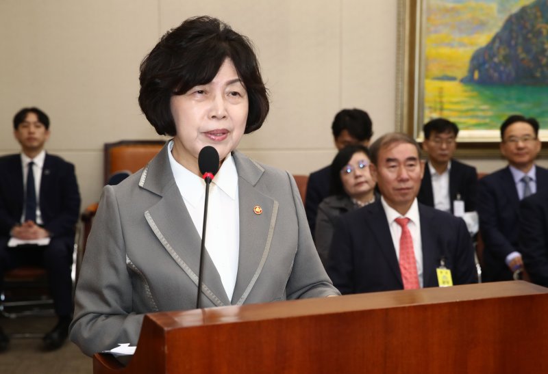 강정애 국가보훈부장관이 22일 오전 서울 여의도 국회에서 열린 정무위원회의 국가보훈부, 둑립기념관 등에 대한 국정감사에 출석해 업무보고를 하고 있다. 사진=뉴스1