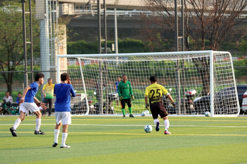 주말 조기 축구에서도 충분히 몸을 풀지 않으면 십자인대 손상등의 부상들이 자주 발생한다.뉴시스