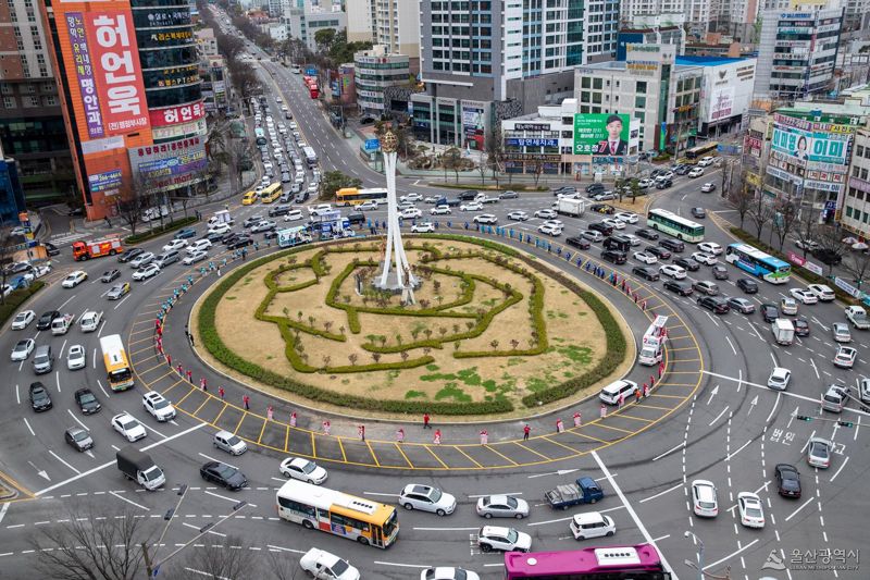 울산 공업탑로터리가 단일 지역으로는 수도권을 제외한 전국에서 가장 많은 보험 사기 범죄가 이뤄지는 곳으로 분석됐다. 이에 국무조정실이 직접 조사단을 꾸려 지난 22일 울산에서 현장 조사를 벌였다. 울산시 제공