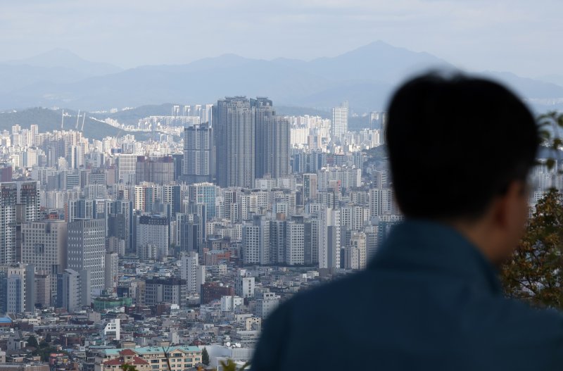 지난 23일 오후 서울 중구 남산에서 바라본 서울 시내. 사진=뉴시스