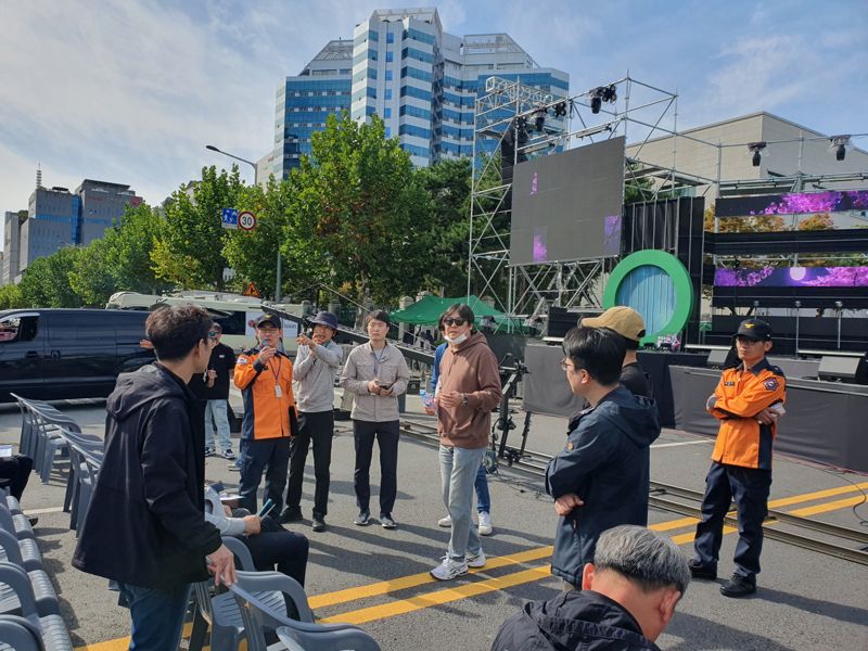 광주광역시가 핼러윈 데이(10월 31일)를 맞아 25일부터 31일까지를 특별 대책기간으로 정하고 인파 밀집이 예상되는 동구 동명동, 서구 상무지구, 남구 양림동, 북구 전남대 후문, 광산구 첨단지구 등 5곳에 대해 안전 관리를 강화한다. 광주광역시 제공