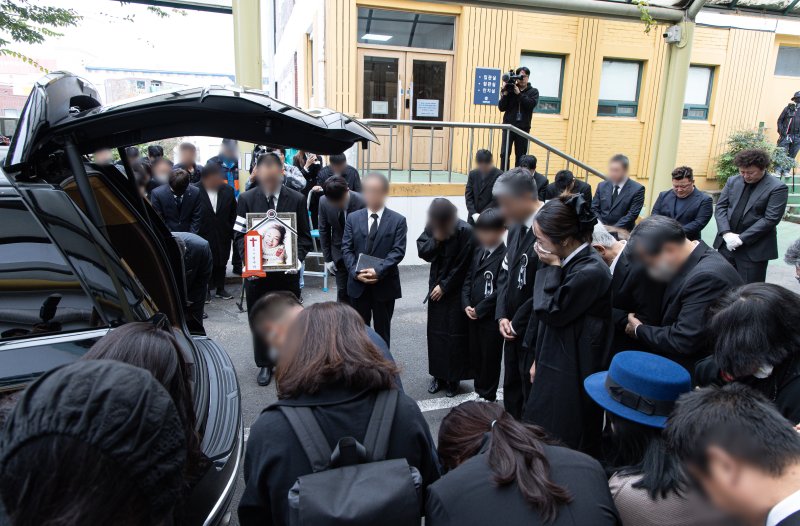 27일 오전 서울 성동구 한양대학교병원 장례식장에서 배우 故 김수미의 발인식이 엄수되고 있다. 2024.10.27/뉴스1 ⓒ News1 이재명 기자