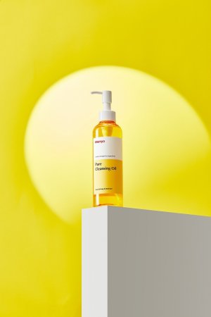 마녀공장의 퓨어 클렌징 오일. 마녀공장 제공.