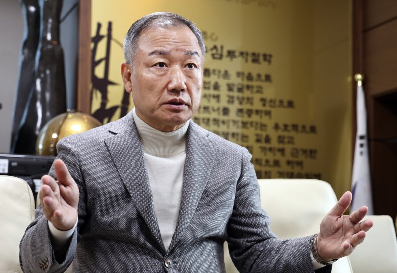 '주식농부' 박영옥 스마트인컴 대표가 25일 서울 여의도 사무실에서 뉴스1과 인터뷰하고 있다. 2024.10.25/뉴스1 ⓒ News1 구윤성 기자