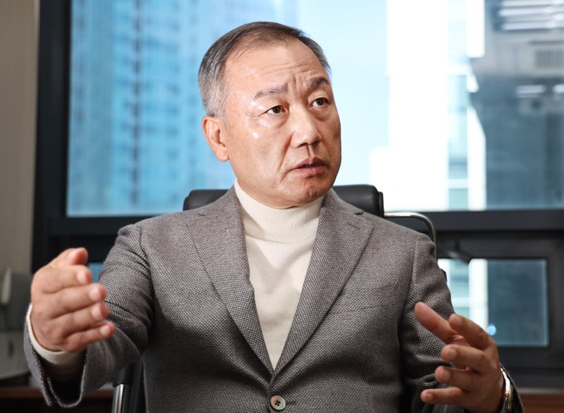 '주식농부' 박영옥 스마트인컴 대표가 25일 서울 여의도 사무실에서 뉴스1과 인터뷰하고 있다. 2024.10.25/뉴스1 ⓒ News1 구윤성 기자