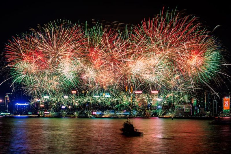 지난해 홍콩 빅토리아 하버뷰에서 진행된 ‘National Day Fireworks 2023’ / 인터파크투어 제공