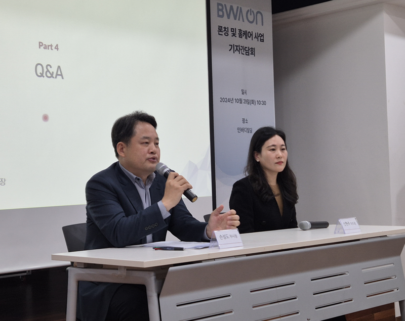 손성도 인바디 영엽총괄 부사장(왼쪽)과 신현주 BWA 파트장이 29일 서울 강남구 인바디 본사에서 열린 가정용 체수분측정기 'BWA ON' 출시기념 기자간담회에서 질의응답을 진행하고 있다. 사진=강중모 기자