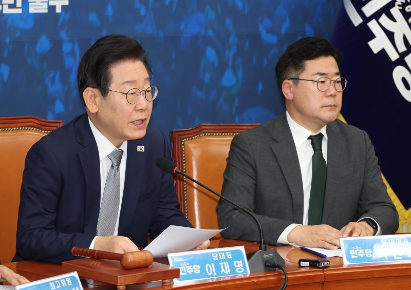[서울=뉴시스] 고승민 기자 = 이재명 더불어민주당 대표가 30일 서울 여의도 국회에서 열린 최고위원회의에서 발언하고 있다. 2024.10.30. kkssmm99@newsis.com