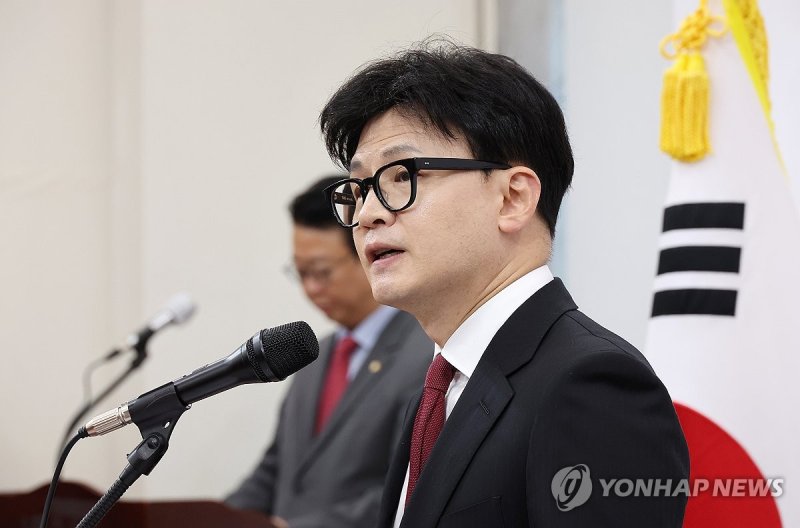 당 대표 취임 100일, 발언하는 한동훈 대표 당 대표 취임 100일, 발언하는 한동훈 대표 (서울=연합뉴스) 김주형 기자 = 국민의힘 한동훈 대표가 30일 오전 국회에서 열린 당 대표 취임 100일 기자회견에서 발언하고 있다. 2024.10.30 kjhpress@yna.co.kr (끝)
