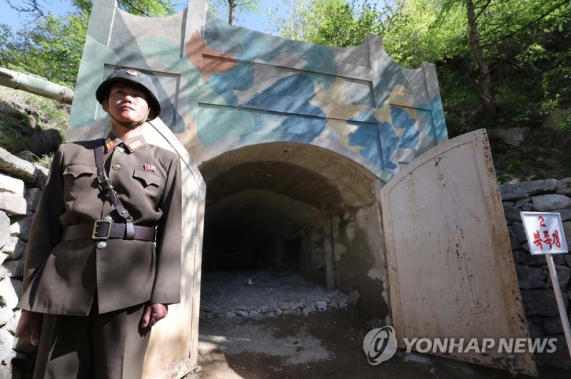 지난 2018년 5월 25일 풍계리 2번 갱도의 모습. IAEA 사무총장 "北 풍계리서 핵실험 준비 징후 포착" (서울=연합뉴스) 라파엘 그로시 국제원자력기구(IAEA) 사무총장은 6일(현지시간) 북한이 함경북도 길주군 풍계리에서 핵실험 준비로 보이는 징후를 포착했다고 말했다. 로이터통신에 따르면 그로시 사무총장은 "풍계리 핵실험장의 갱도 중 하나가 재개방된 징후를 관찰했다"며 "이는 핵실험을 위한 준비일 수 있다"고 말했다. 사진은 지난 2018년 5월 25일 풍계리 2번 갱도의 모습. 2022.6.6 [사진공동취재단] photo