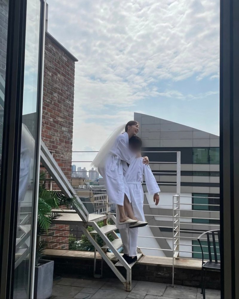 아유미, ♥사업가와 결혼 2주년 자축…웨딩 사진 공개