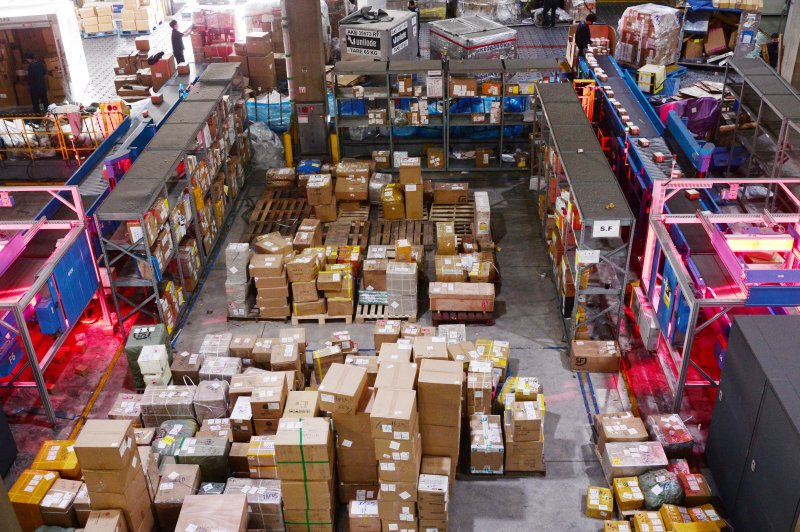 인천광역시 중구 인천본부세관 특송물류센터에 직구물품들이 쌓여 있다. 2021.11.25/뉴스1 ⓒ News1 박지혜 기자