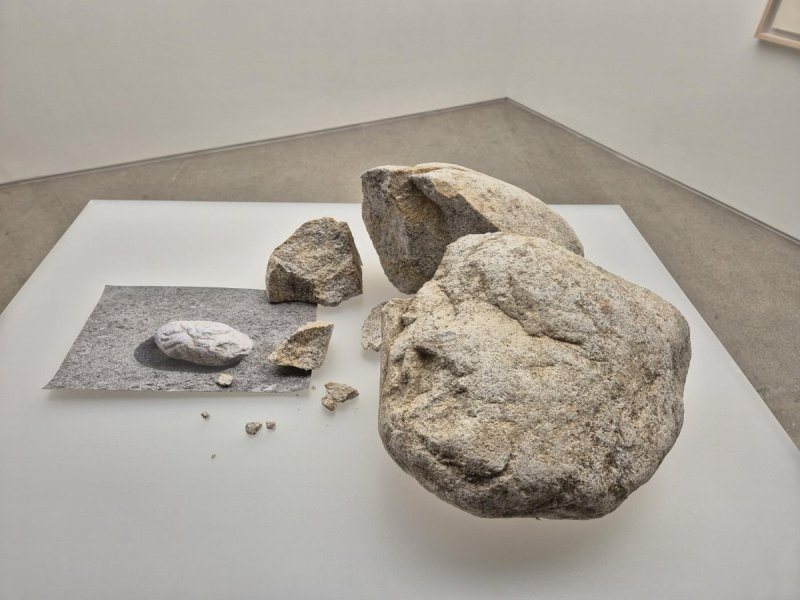 이강소 개인전 전시 모습 (서울=연합뉴스) 황희경 기자 = 국립현대미술관 서울관에서 11월1일 시작하는 이강소 개인전 '풍래수면시'에 전시된 '무제-7522'(1975/2018 재제작). 2024.10.31. zitrone@yna.co.kr