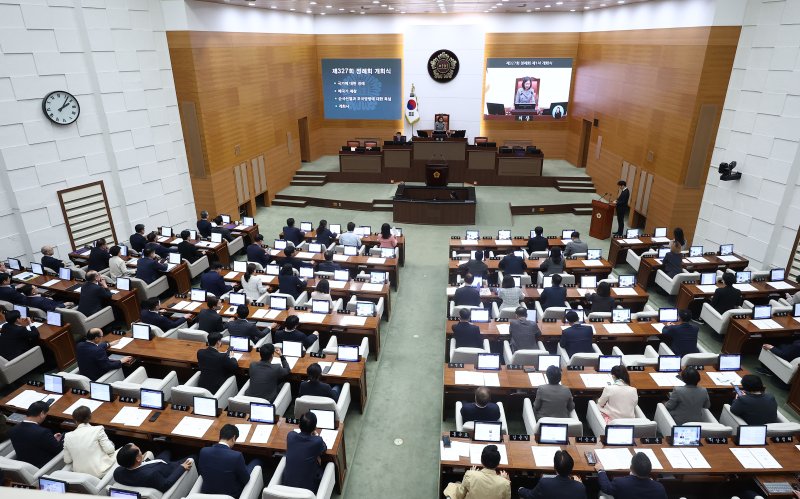 1일 오후 서울시의회 본회의장에서 제327회 정례회 개회식이 열리고 있다. 연합뉴스