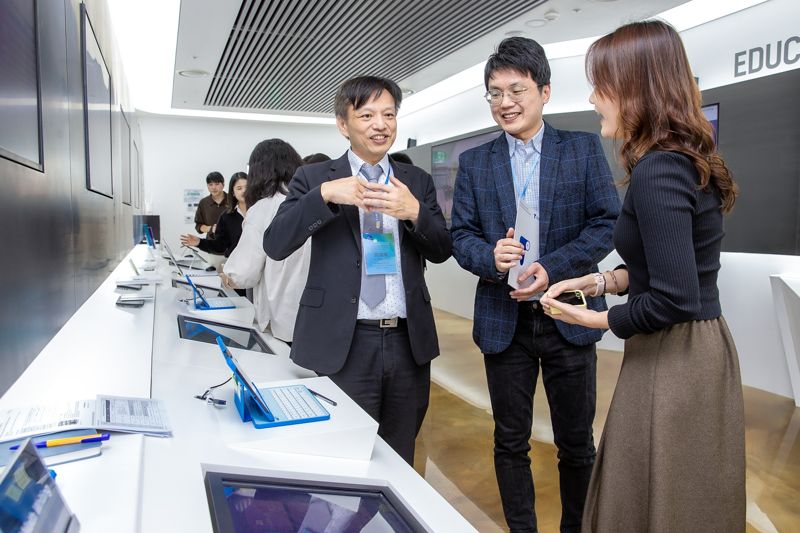 천재교육을 방문한 상업발전연구원, 교재연구발전학회 방문단 /사진=천재교육