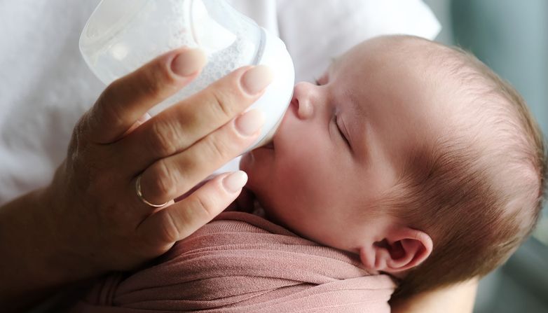 ‘Poop milkshake’, a mixture of mother’s stool and milk…is it helpful to feed it to a newborn? [헬스톡]