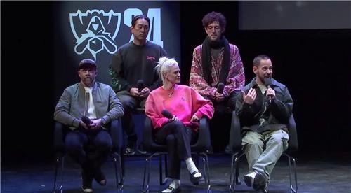 질문 답하는 린킨 파크 [기자 간담회 화면 캡처. 재판매 및 DB 금지]