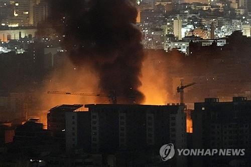 이스라엘군의 공습을 받은 레바논 남부 도시 다히예 [AP=연합뉴스 자료사진. 재판매 및 DB금지]