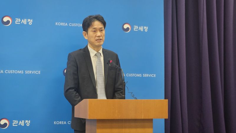 한민 관세청 조사국장이 4일 정부대전청사에서 기자브리핑을 갖고 올 3분기 마약밀수 단속 동향을 발표하고 있다.