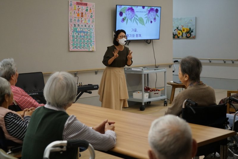 "치매 물렀거라" 불타는 학구열… 사는 맛 느끼며 저무는 노년 그린다 [미리보는 2024보험산업심포지엄]