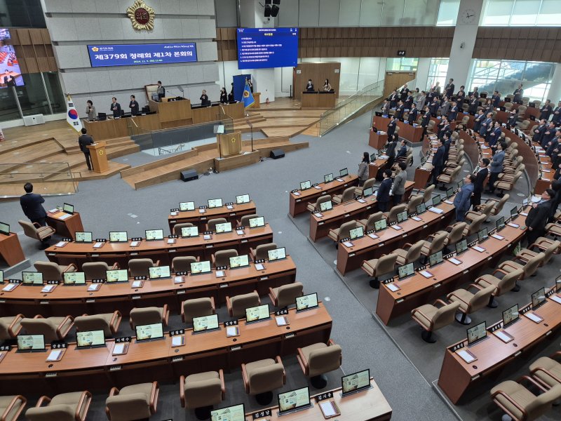 경기도의회 제379회 정례회 제1차 본회의. 국민의힘의 보이콧으로 의석이 비어있다.뉴시스