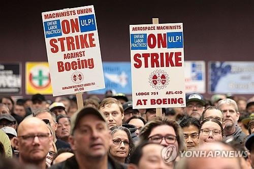 보잉 노조원들이 파업 시위에 참여하고 있다. AFP연합뉴스