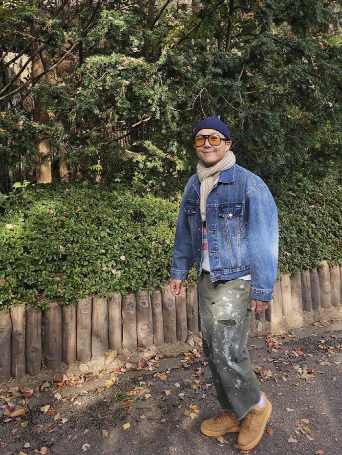 새신랑 조세호, 페인트 묻은 바지로 가을 패션 완성