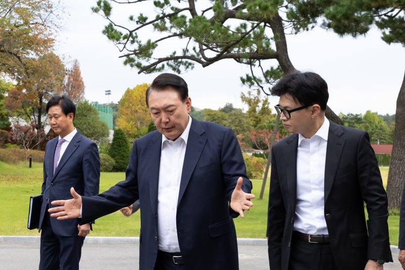 與, 윤 대통령 회견에 '변화·쇄신' 기대…정국 분수령 전망