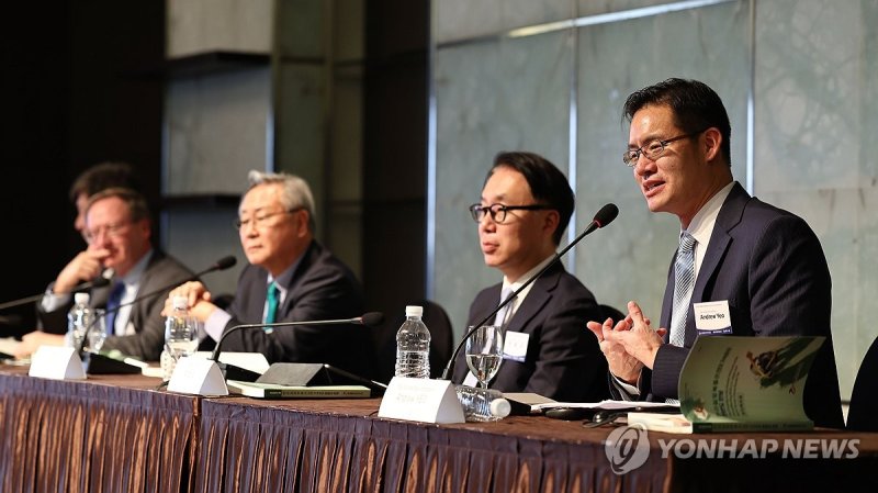 앤드루 여 브루킹스연구소 한국석좌 제12회 한국국가전략연구원-미국 브루킹스연구소 국제회의 (서울=연합뉴스) 김인철 기자 = 10일 서울 중구 더플라자호텔에서 열린 제12회 한국국가전략연구원-미국 브루킹스연구소 국제회의에서 앤드류 여 브루킹스연구소 한국석좌(오른쪽)가 발언하고 있다. 2024.1.10 yatoya@yna.co.kr (끝)