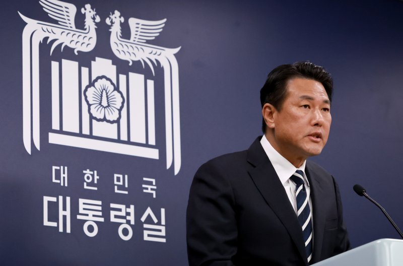 [서울=뉴시스] 최진석 기자 = 김태효 국가안보실 1차장이 6일 서울 용산 대통령실 청사 오픈라운지에서 외교 안보 분야 성과 및 향후 추진 계획 브리핑을 하고 있다. (대통령실통신사진기자단) 2024.11.06. myjs@newsis.com