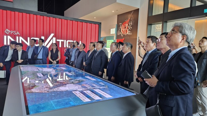 싱가포르 항만공사 브리핑받는 부산상의 경제사절단 [촬영 민영규]