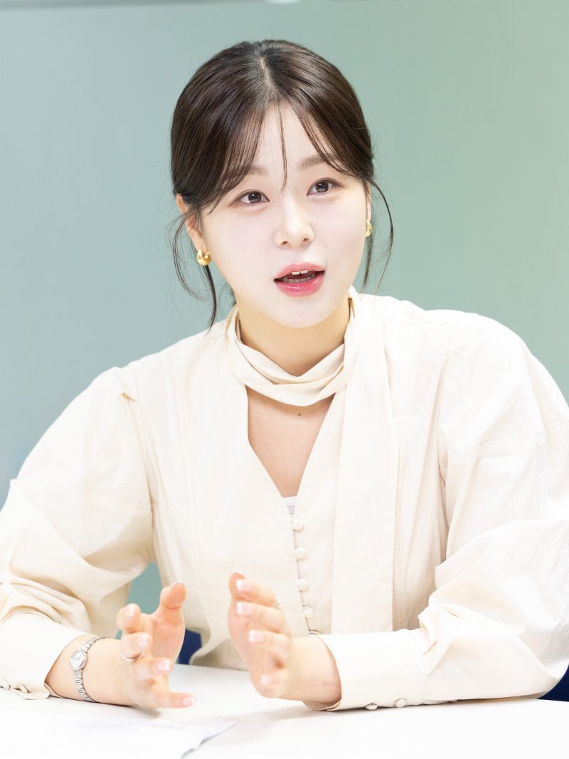 [서울=뉴시스] 황준선 기자 = 아나운서 겸 유튜브 채널을 운영하는 정재희가 지난 1일 서울 중구 뉴시스 본사에서 뉴시스와 인터뷰를 하고 있다. 2024.11.08. hwang@newsis.com