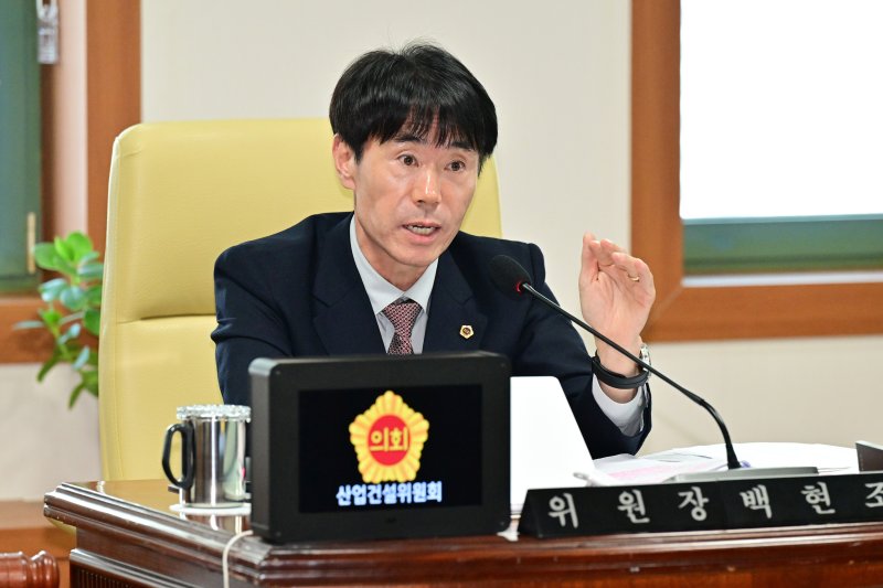 질의하는 울산시의회 백현조 의원.(울산시의회 제공)