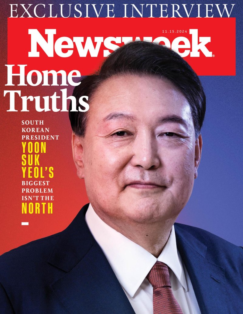 대통령실은 지난 8일 미국 시사주간지 ‘뉴스위크(Newsweek)’가 이날(11월 15일 자) 발간한 최신호에서 윤석열 대통령과의 단독 인터뷰 기사를 표지 사진과 함께 커버 스토리로 다뤘다고 밝혔다. 사진은 뉴스위크 표지. (사진=대통령실 제공) /사진=뉴시스화상