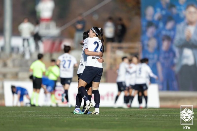 14년 만에 WK리그 정상에 오른 수원FC 위민(대한축구협회 제공)