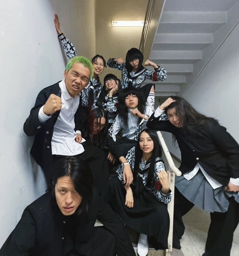 "세일러복 입고 어떤 재밌는 퍼포먼스 할까" 아타라시이 각코! 영감입니다