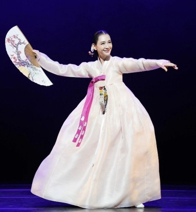 56세 채시라, 한국무용수 깜짝 변신…단아한 한복 자태 [N샷]