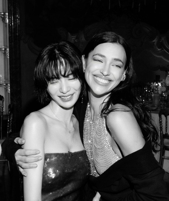 나나, 섹시한 '빨간맛' 매력…이리나 샤크 만났다 [N샷]