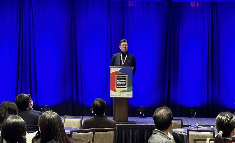 [서울=뉴시스] 2024 KASBP 가을 심포지엄에서 동아에스티 박재홍 R&D 총괄 사장이 참여자들을 대상으로 동아에스티 R&D 파이프라인과 글로벌 오픈이노베이션 전략에 대해 발표하고 있다. (사진=동아에스티 제공) 2024.11.11. photo@newsis.com *재판매 및 DB 금지