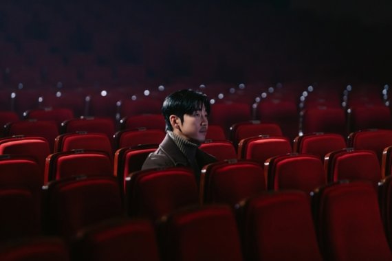 이문세, 신곡 '이별에도 사랑이' MV 주인공 윤계상 발탁