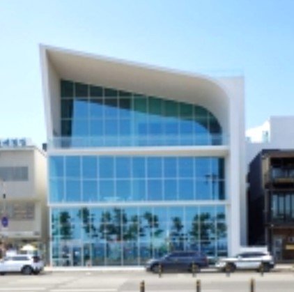 [포항=뉴시스] 송종욱 기자 = 지난 8~10일 사흘간 철길 숲 오크광장 일원에서 열린 '제4회 포항 건축문화제'가 포항 건축문화상 수상과 건축 작품 전시, 각종 체험 행사로 성황을 이뤘다. 사진은 포항시 건축문화상에서 최우수상을 받은 ㈜건축사무소A3 안진홍 건축사가 설계한 휴게음식점(두호동) 'OH! BREMEN' 전경. (사진=포항시 제공) 2024.11.11. photo@newsis.com