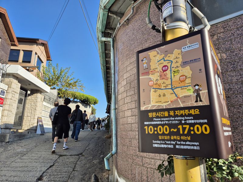 [르포]"여긴 주거지" VS "생존권 위협", 관광객 급증에 '통금' 생긴 북촌