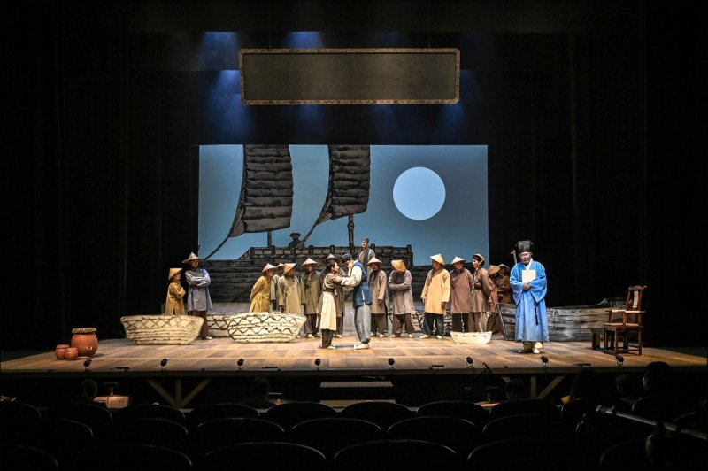 전란의 소용돌이 속 30년간 반복된 이별·재회를 그린 연극 '퉁소소리'는 지난 2024년 초연돼 큰 사랑을 받았다. 세종문화회관 제공