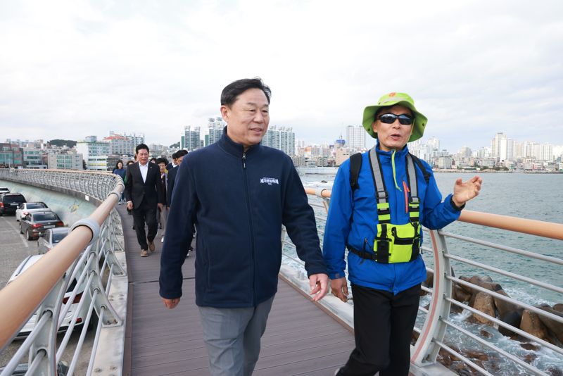 울산 바다가 한눈에 화암추등대 산책로 준공.. 울산 동구 관광자원화 박차