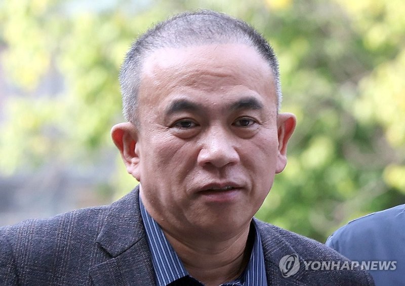 명태균, 창원지법 출석…구속 갈림길 명태균, 창원지법 출석…구속 갈림길 (창원=연합뉴스) 김동민 기자 = 김건희 여사 공천 개입 의혹과 미래한국연구소의 불법 여론조사 의혹 등 사건의 핵심 인물인 명태균 씨가 14일 오후 경남 창원시 성산구 창원지방법원(창원지법)에 구속 전 피의자 심문(영장실질심사)을 받기 위해 출석하고 있다. 2024.11.14 image@yna.co.kr (끝)