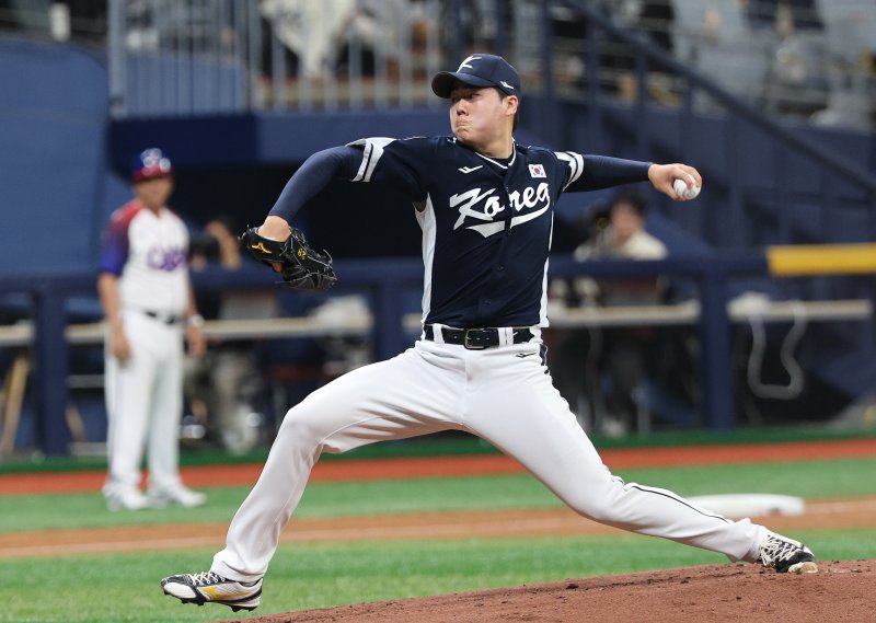 2일 오후 서울 구로구 고척스카이돔에서 열린 '2024 K-BASEBALL SERIES' 대한민국 야구 대표팀과 쿠바 대표팀의 평가전 2차전, 1회말 대한민국 선발 최승용이 역투하고 있다. 2024.11.2/뉴스1 ⓒ News1 장수영 기자