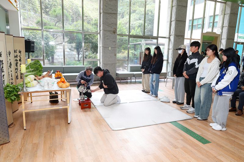 동아대학교 생명자원과학대학 추수감사제 모습. 동아대 제공