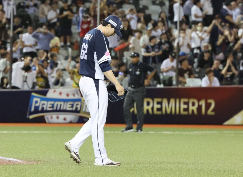 15일(현지시간) 오후 대만 타이베이시 타이베이돔에서 열린 2024 WBSC 프리미어12 B조 예선 대한민국과 일본의 경기, 7회말 일본 공격 1사 1루 상황에서 마운드에 오른 정해영이 일본 모리시타에게 투런 홈런을 허용하고 있다. 2024.11.15/뉴스1 ⓒ News1 장수영 기자